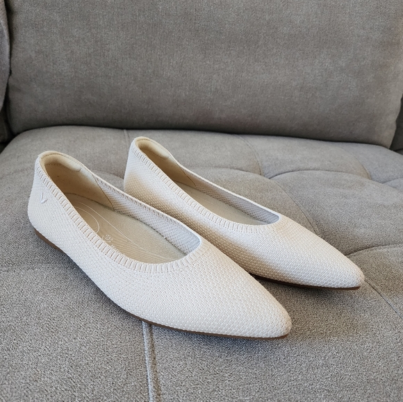 Vivaia Shoes - New Vivaia Pointed-Toe Ballet Flats Aria 5º Cream Size 39 9